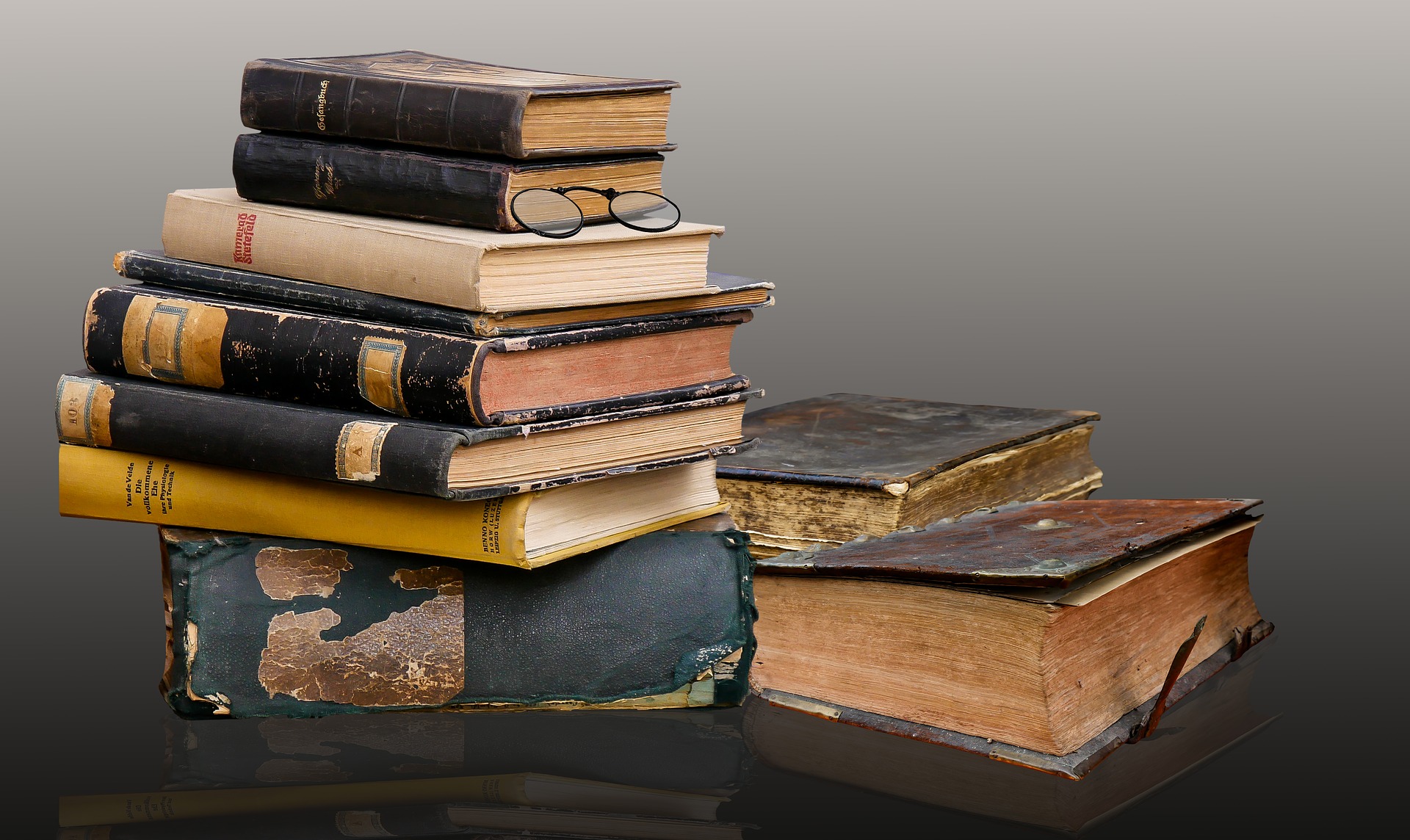 Чем антикварные книги могут вас заинтересовать